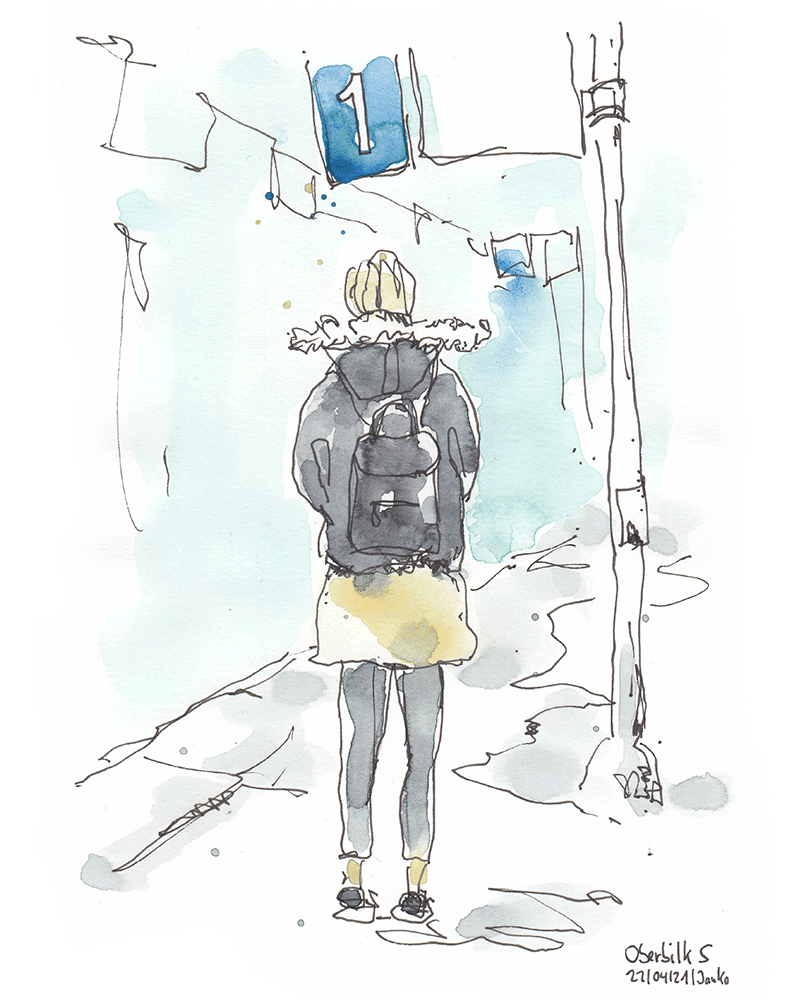 Animierte Zeichnung eines Bahnsteigs, an dem eine S-Bahn vorbeifährt und Rock, Haare und Fellkapuze einer Person rumflattern lässt. 